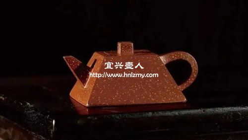 紫砂壺表面上為什么會出現(xiàn)白點