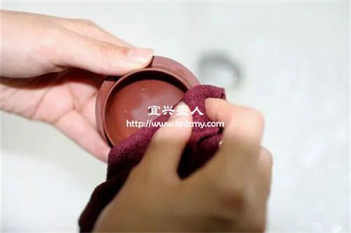 紫砂壺上了石蠟鞋油如何清理