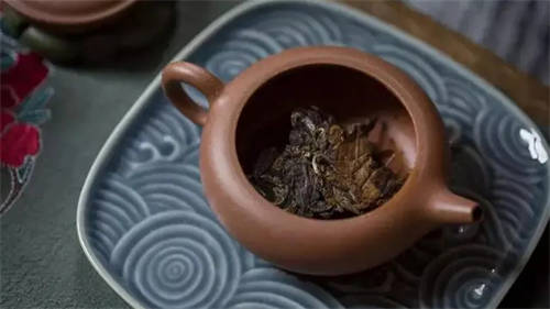 把茶葉留在壺內(nèi)好嗎